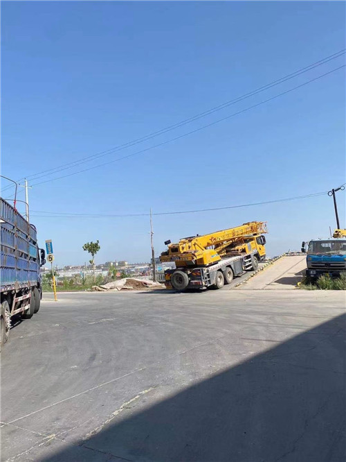 港南区25吨吊车的租赁价格大概是多少？